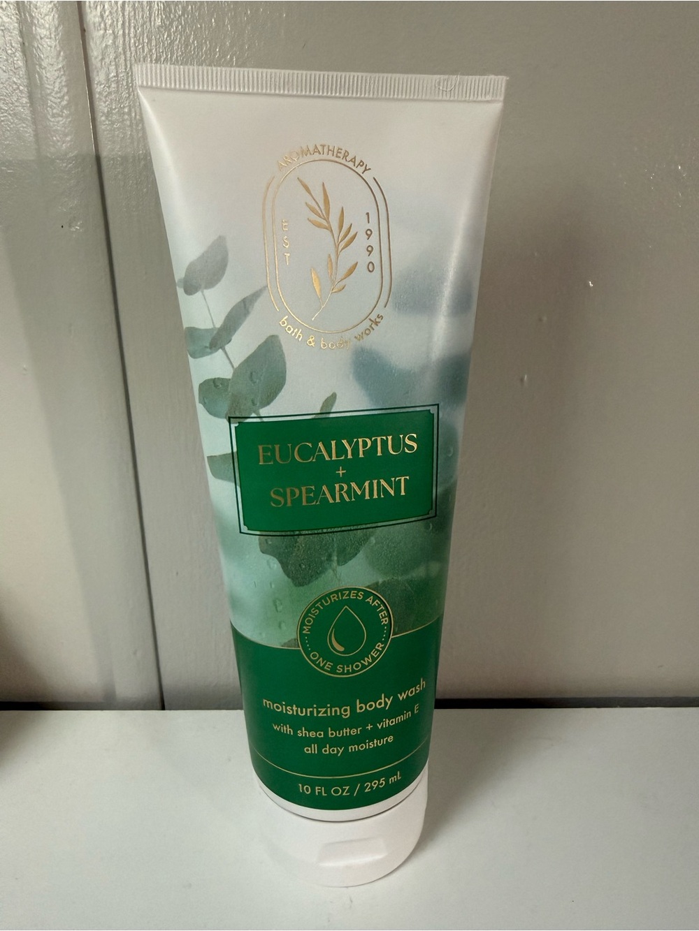 Bath & Body Works Eucalyptus + Spearmint Moisturizing Body Wash - Green